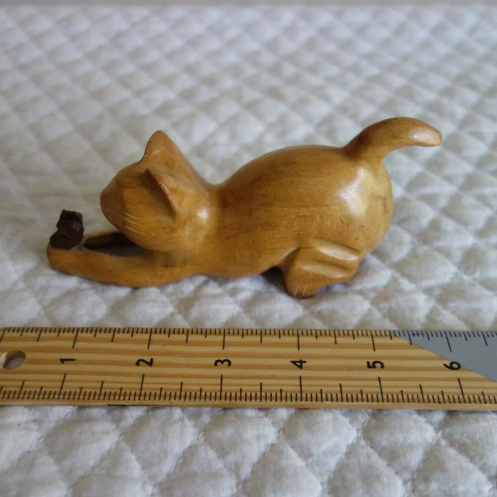 Vtg Hand Carved Wood Folk Art Crouching Cat